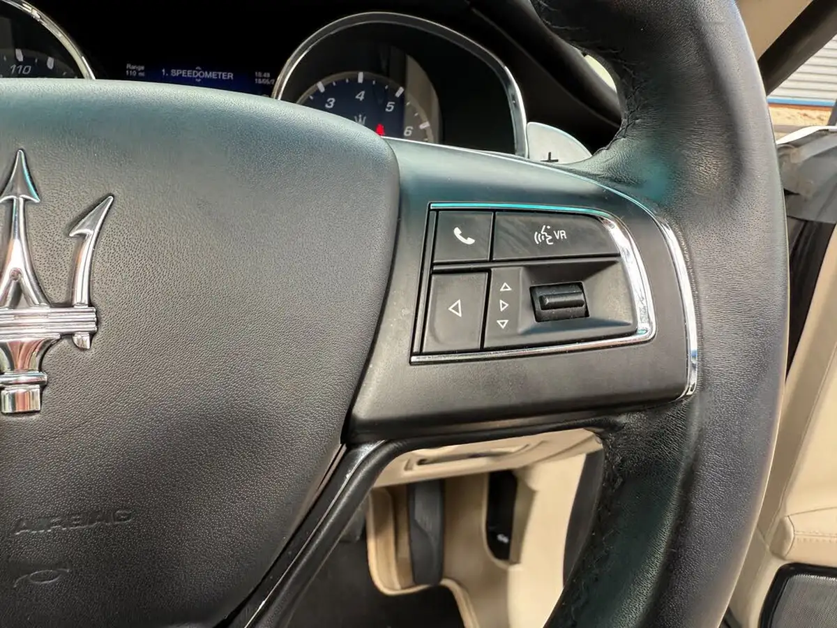 2015-maserati-quattroporte-38-gts-big-48