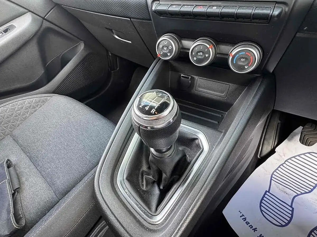 2020-renault-clio-10-sce-play-75bhp-big-26
