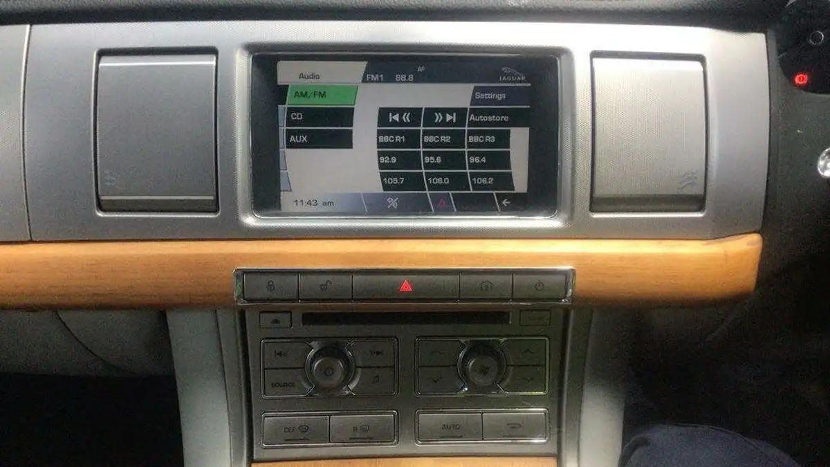 2010-jaguar-xf-30td-luxury-big-20