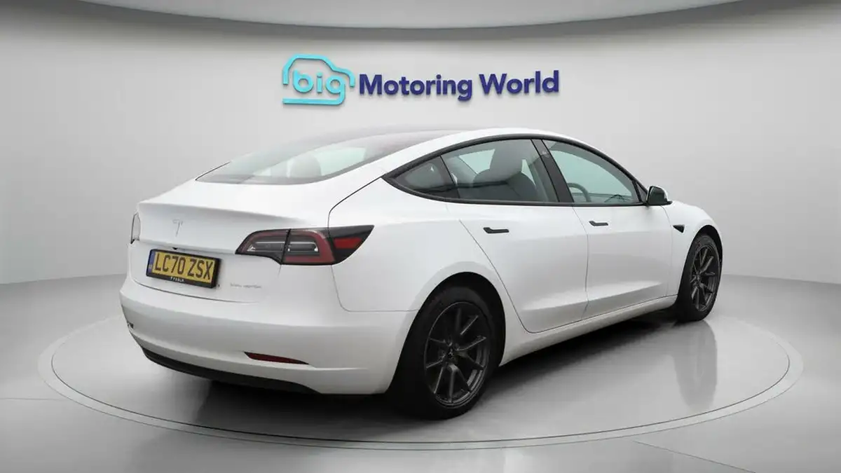 2020-tesla-model-3-e-long-range-big-7
