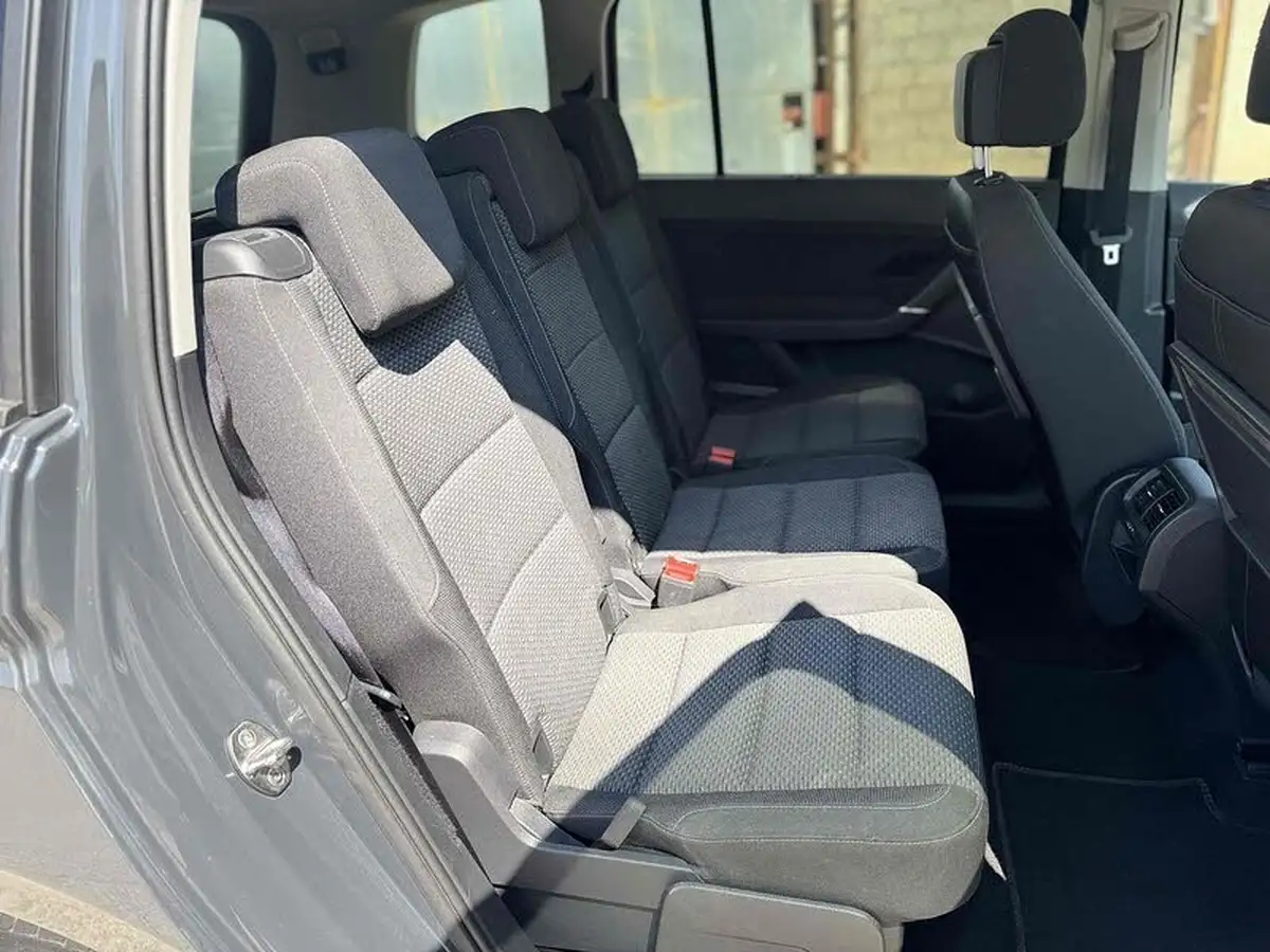 2018-volkswagen-touran-20tdi-se-family-dsg-big-19