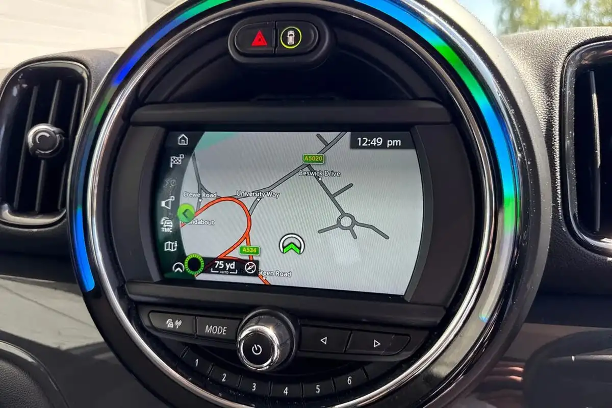 2019-mini-countryman-15-cooper-classic-big-16