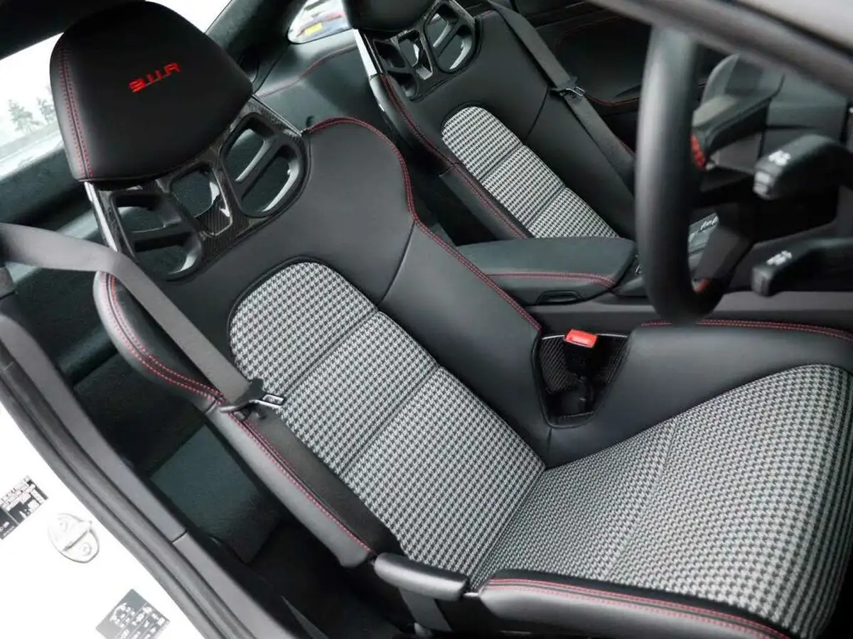 2016-porsche-911-40-r-big-22