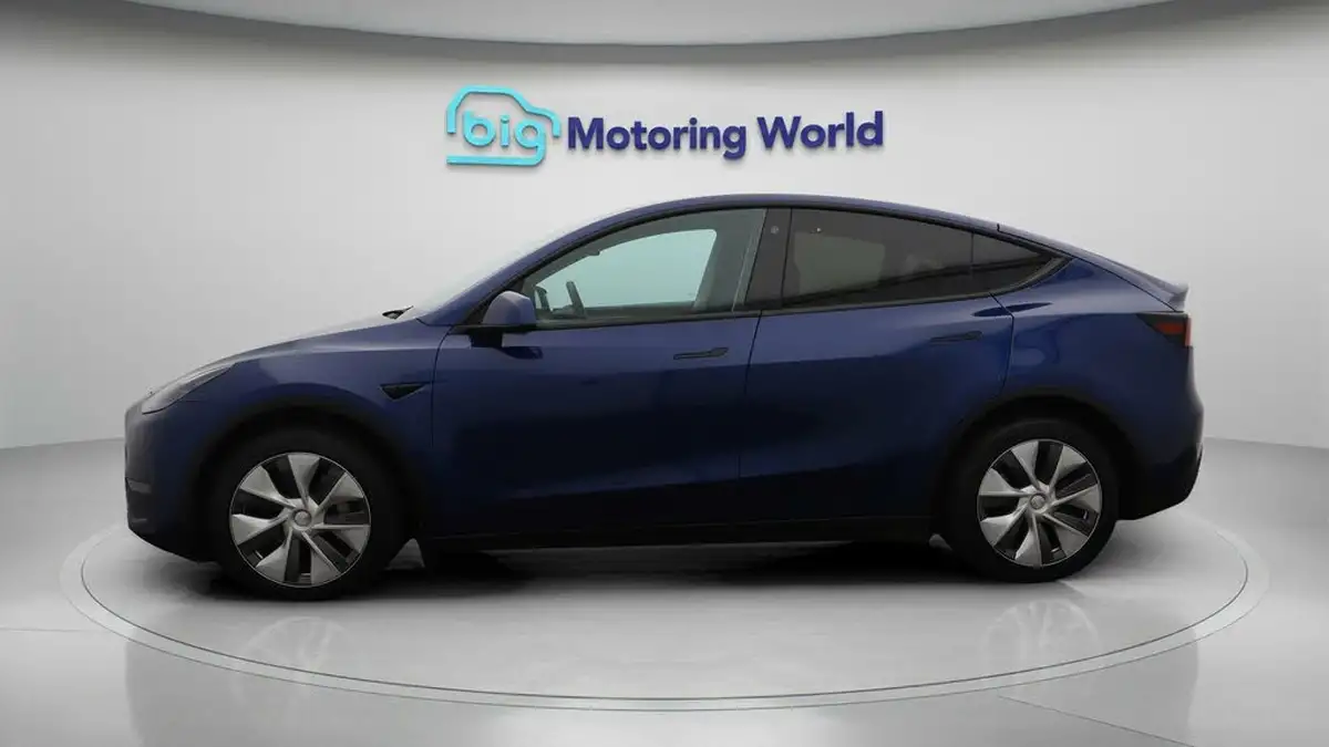 2022-tesla-model-y-e-long-range-big-4