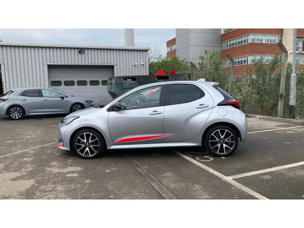 2022-toyota-yaris-15-vvt-i-dynamic-big-16