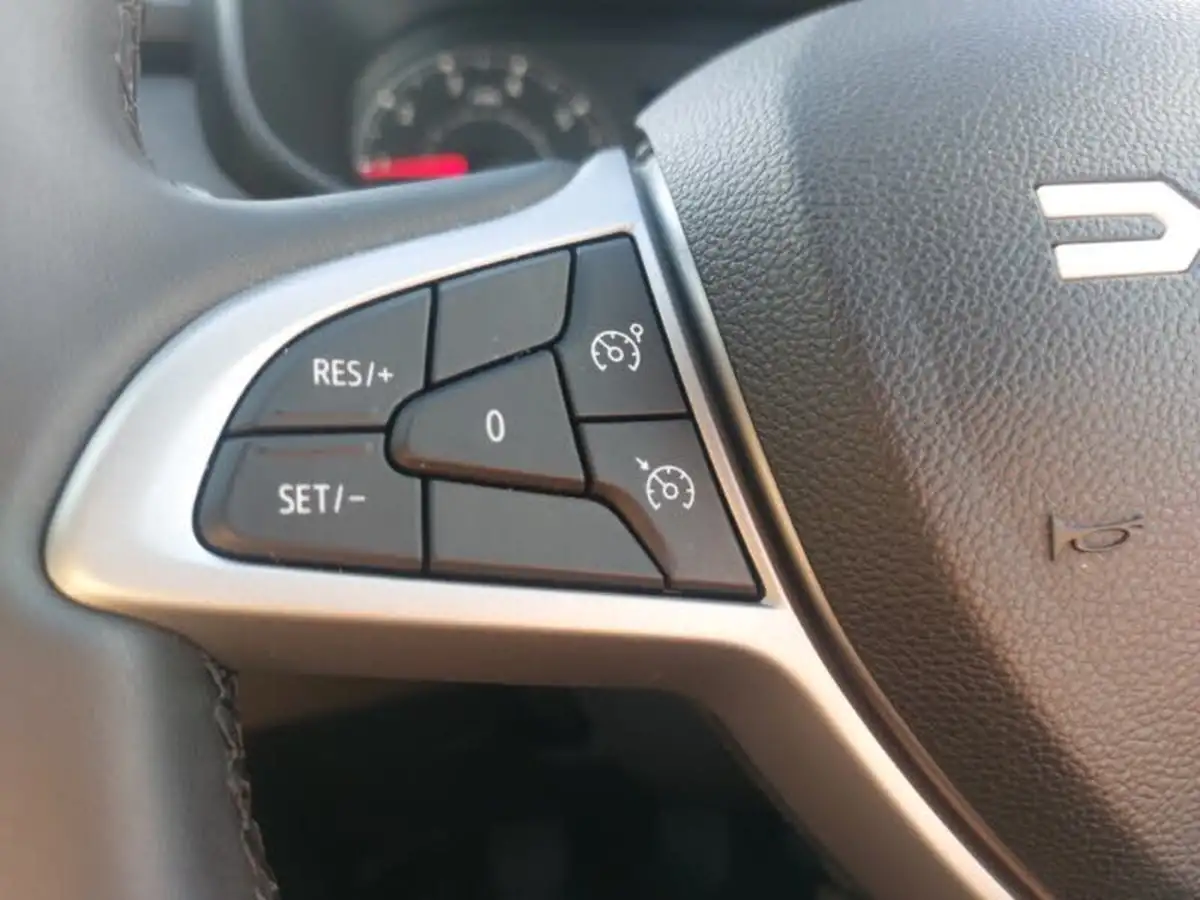 2024-dacia-sandero-stepway-10-tce-extreme-90bhp-big-13