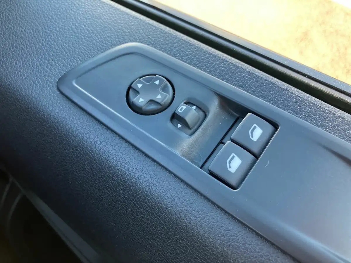 2023-vauxhall-vivaro-life-e-combi-l-big-20
