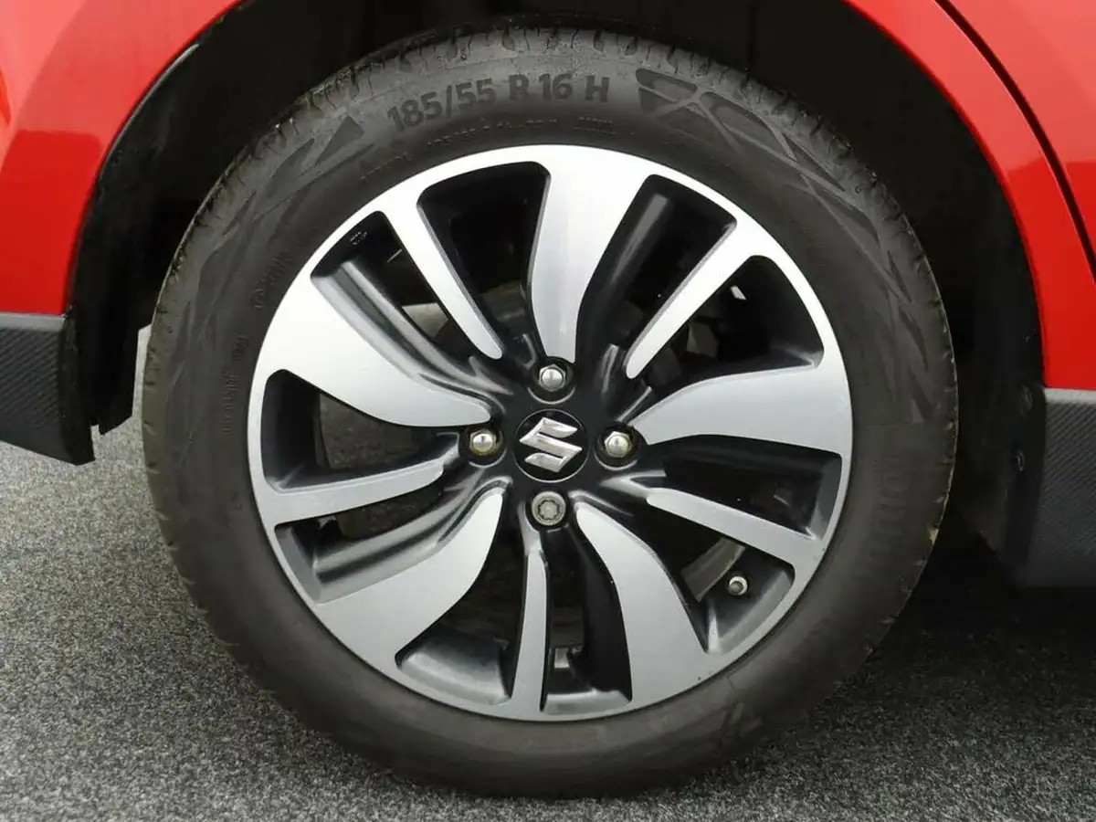 2019-suzuki-swift-12-dualjet-attitude-big-6