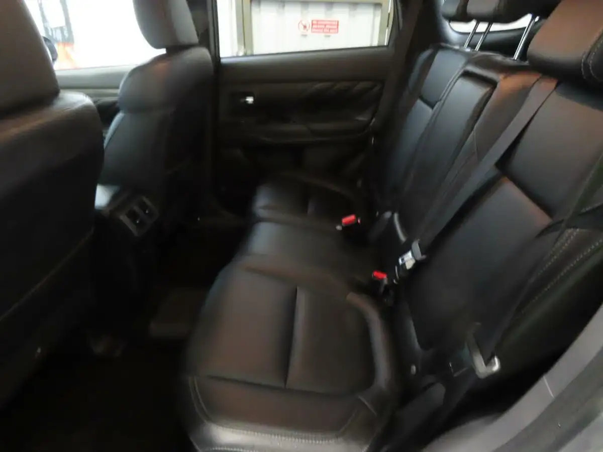 2020-mitsubishi-outlander-24-dynamic-phev-big-14