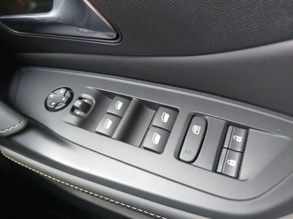 2024-peugeot-408-12-puretech-gt-130ps-ss-eat8-big-18