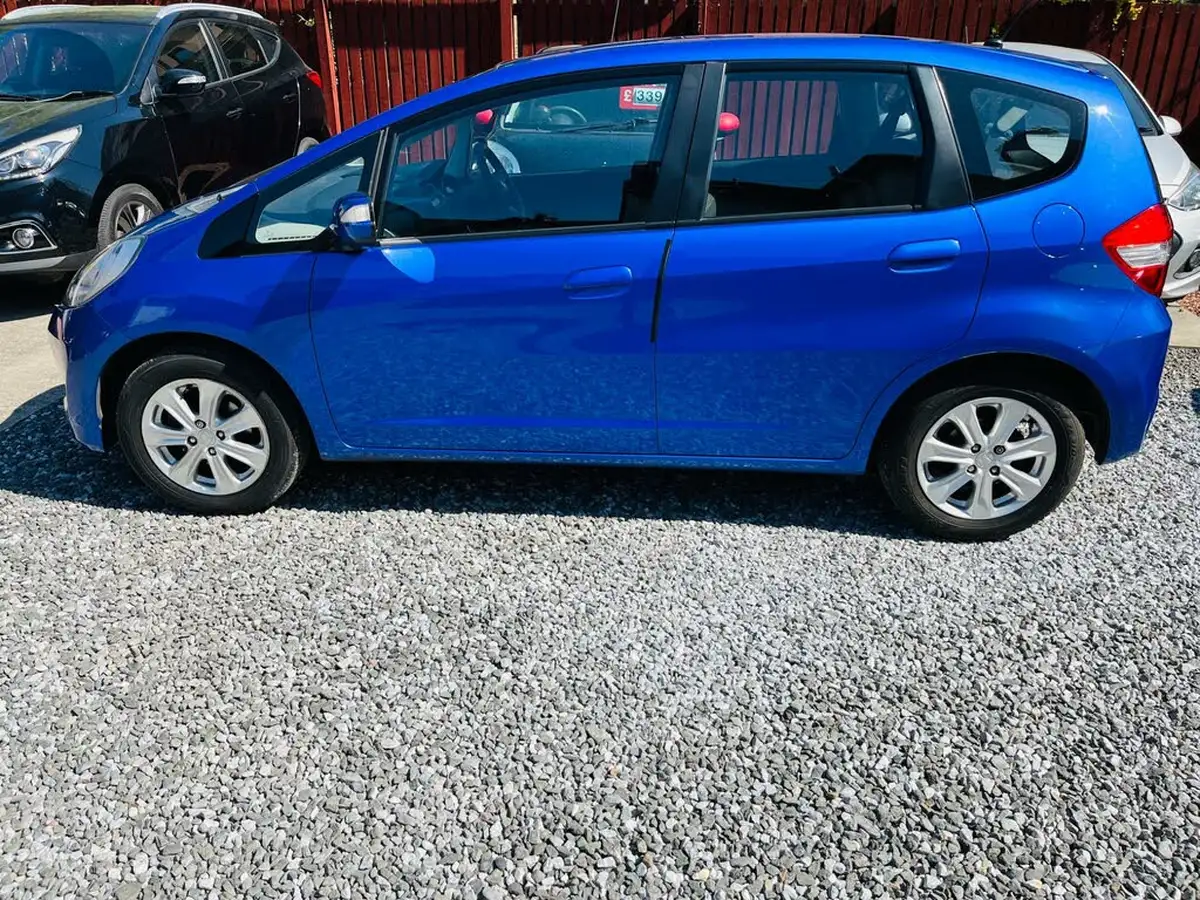 2012-honda-jazz-14-es-big-10