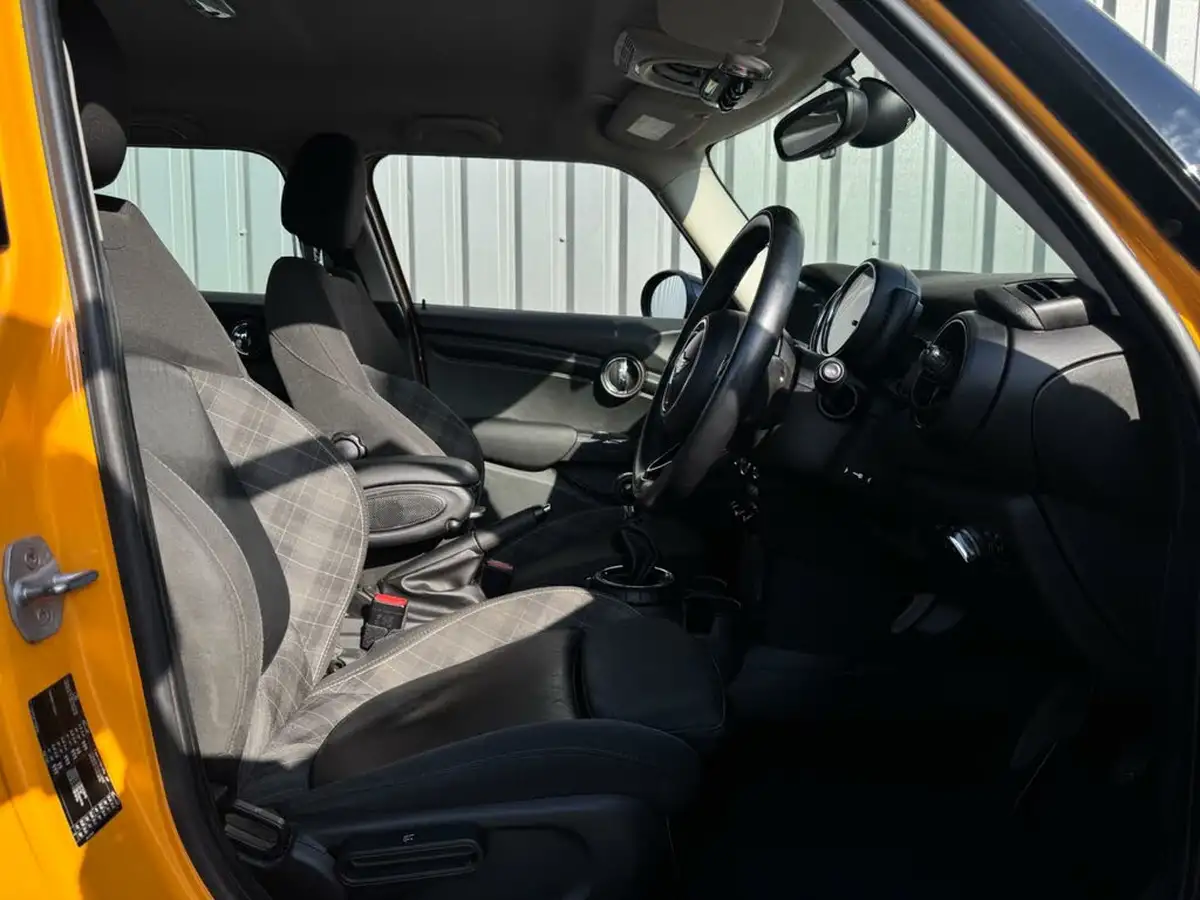 2015-mini-cooper-15-cooper-5d-big-18