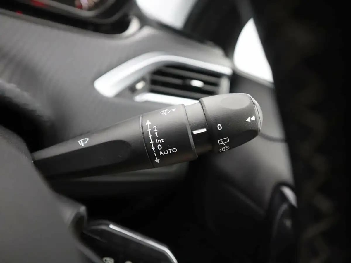 2019-peugeot-208-12-puretech-tech-edition-82bhp-big-32