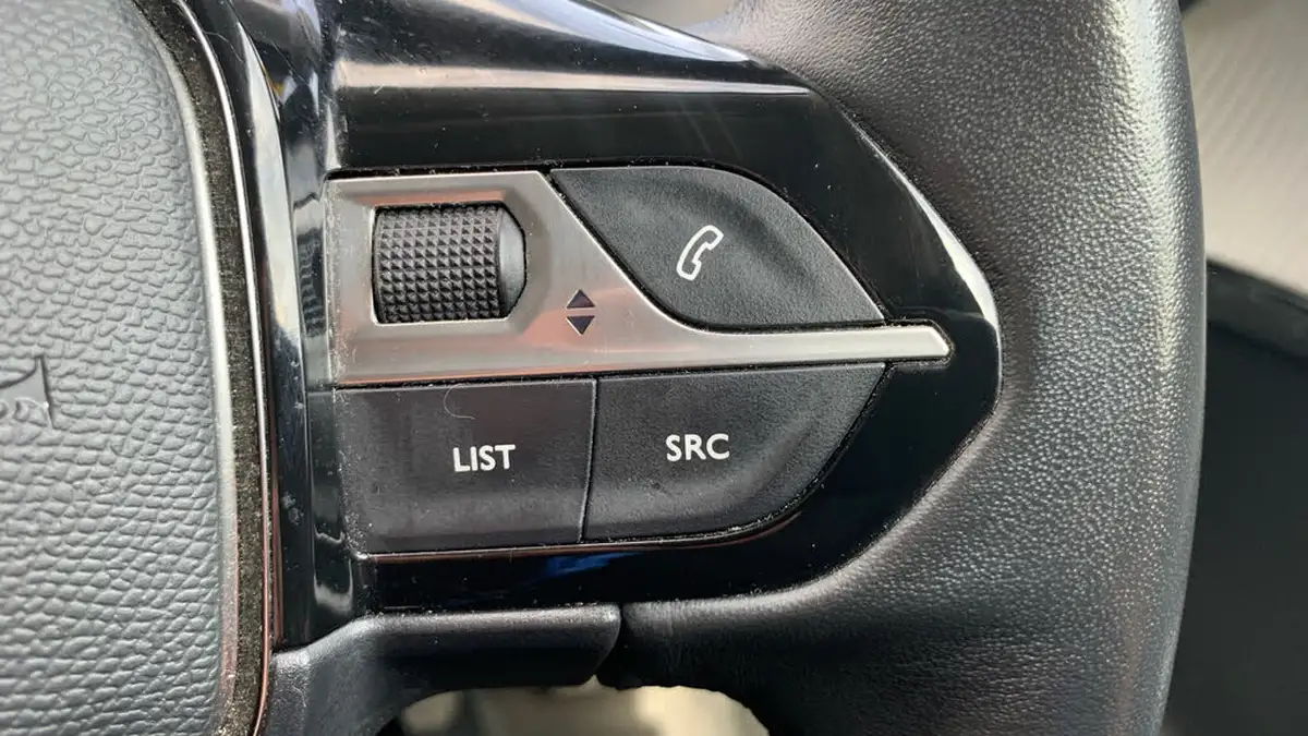 2021-peugeot-208-12-puretech-allure-premium-100bhp-big-23