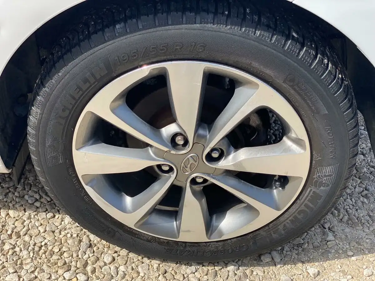 2015-hyundai-i20-12-se-hatchback-5d-big-54