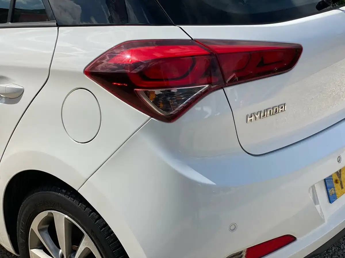 2015-hyundai-i20-12-se-hatchback-5d-big-26