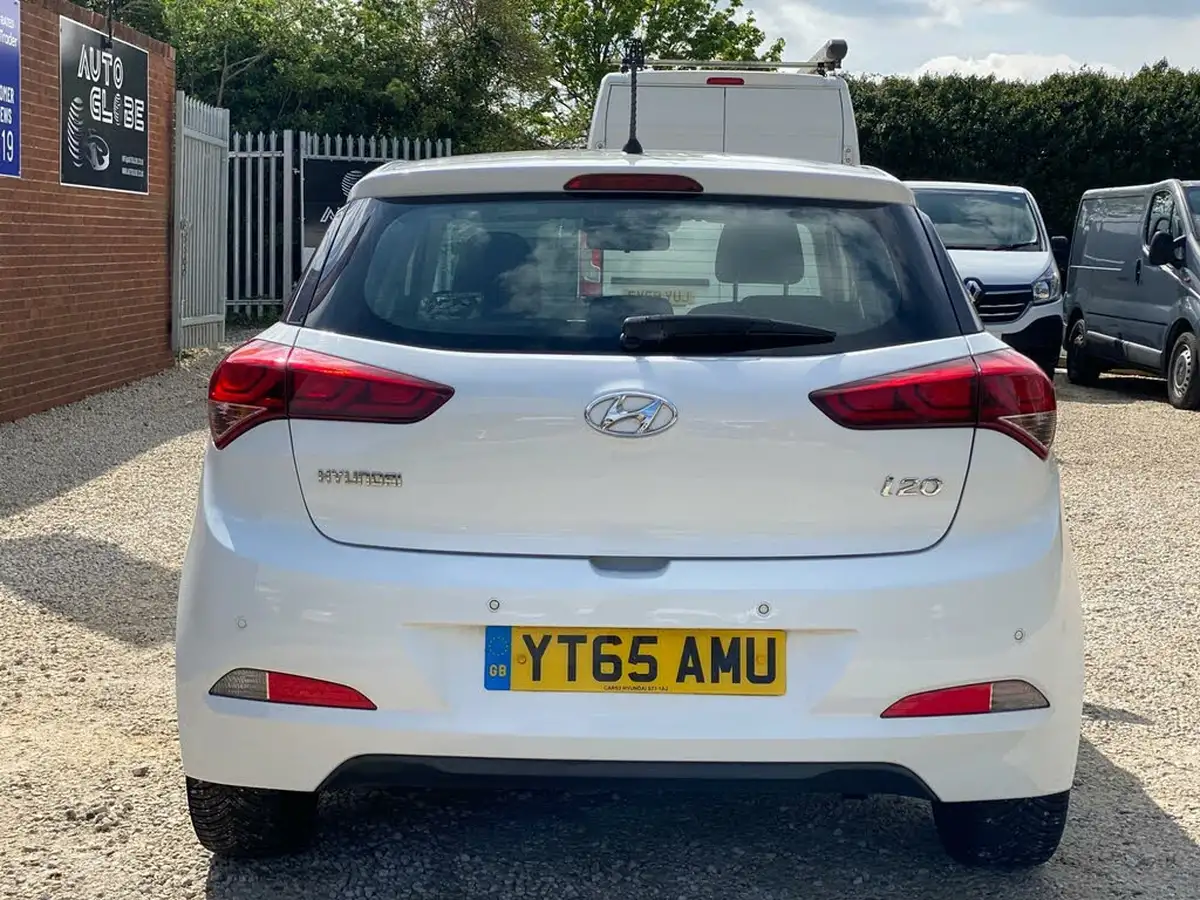 2015-hyundai-i20-12-se-hatchback-5d-big-2