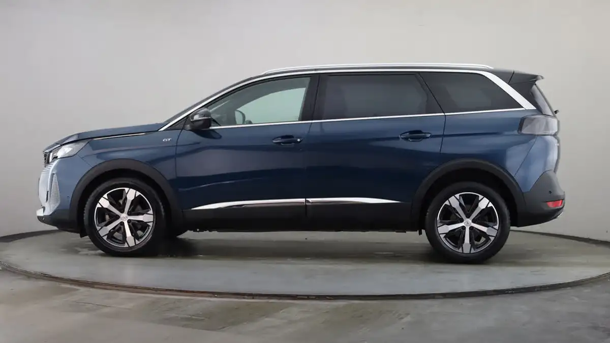 2022-peugeot-5008-suv-16-puretech-gt-big-13