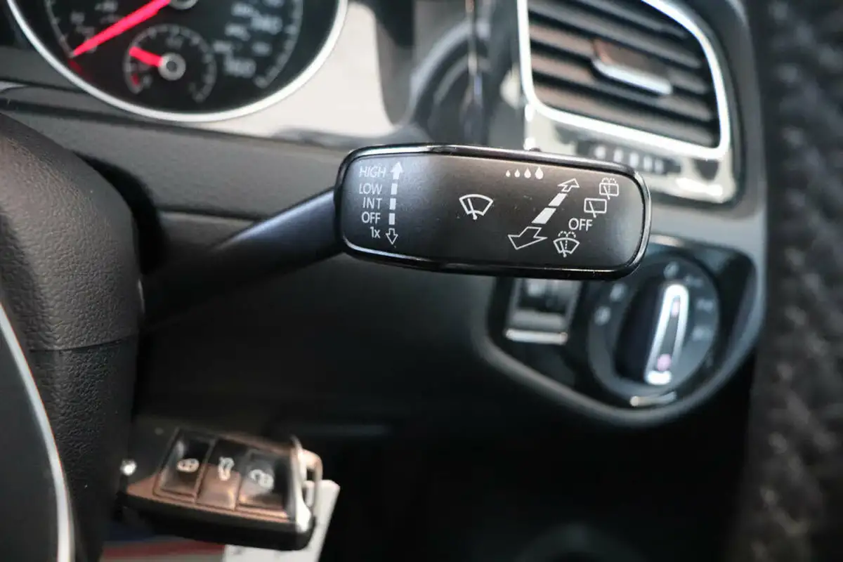 2014-volkswagen-golf-14-gt-tsi-140ps-act-hatchback-5d-1395cc-dsg-big-49
