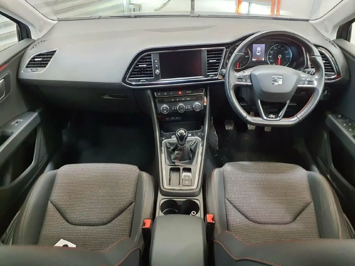 2019-seat-leon-15-tsi-evo-fr-black-edition-150ps-hatchback-big-5