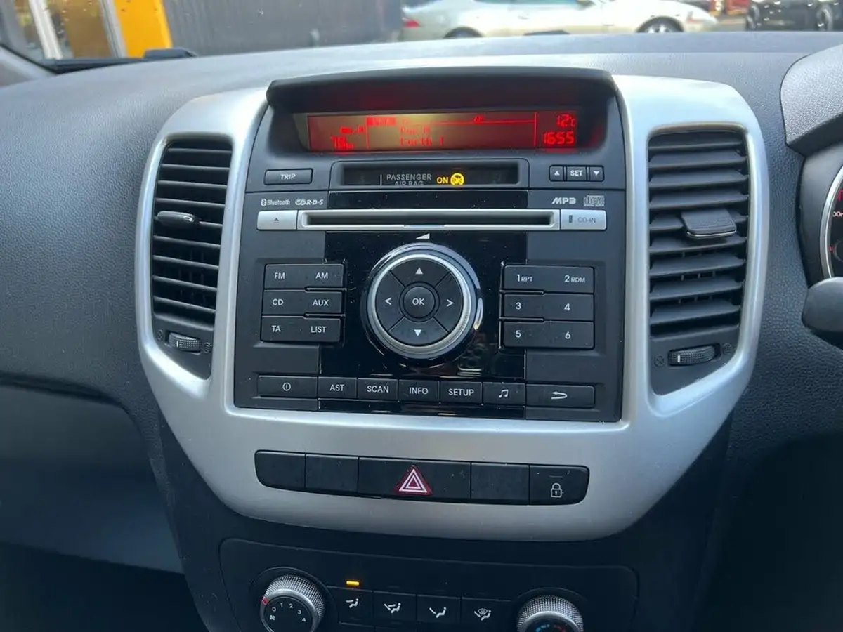 2015-kia-venga-14crdi-2-big-5
