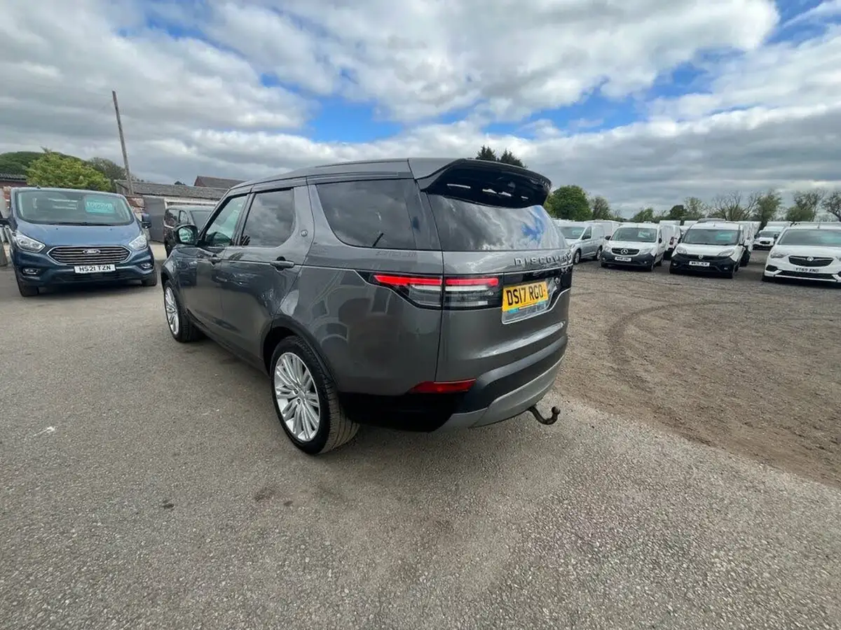 2017-land-rover-discovery-30td6-se-259ps-awd-station-wagon-5d-auto-big-5