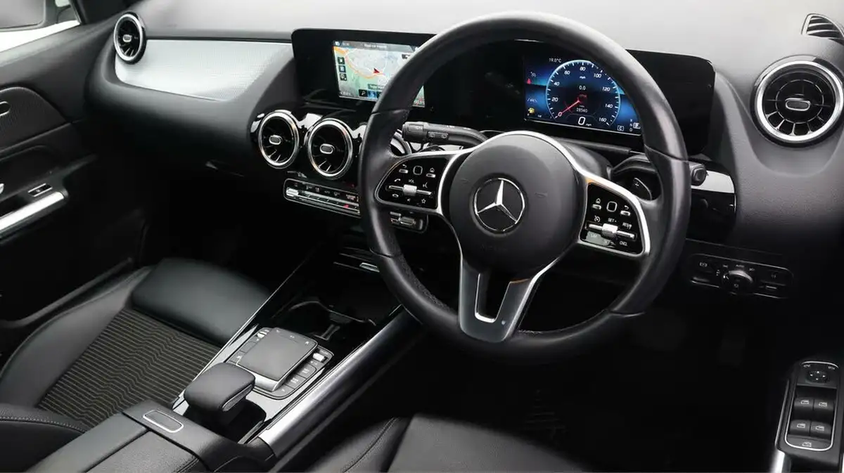 2021-mercedes-benz-gla-class-13-gla-200-sport-big-8