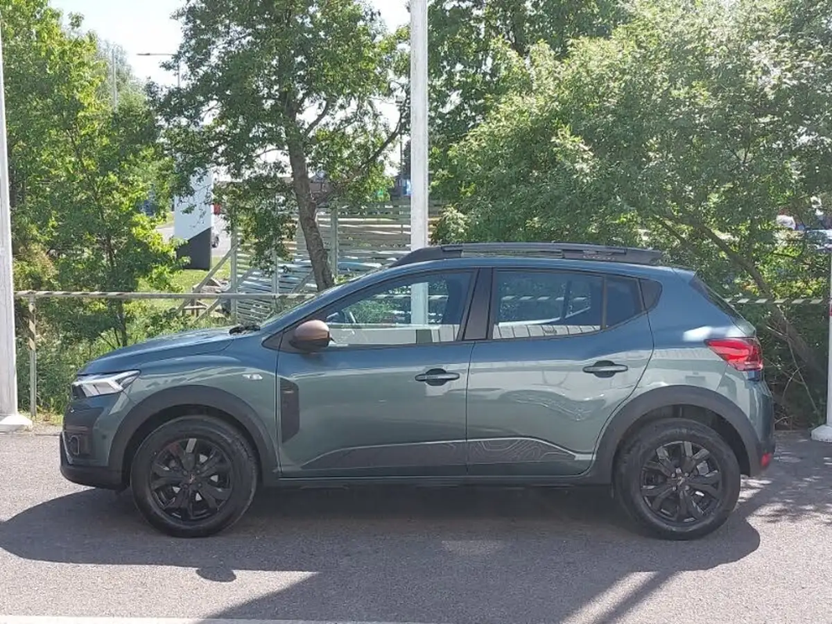 2024-dacia-sandero-stepway-10-tce-extreme-90bhp-big-3