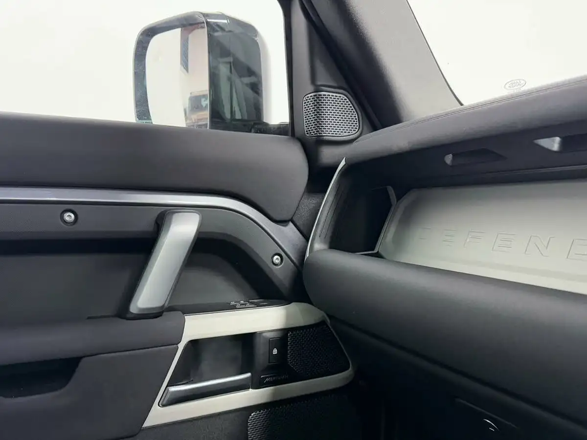 2021-land-rover-90-defender-20-p300-x-dynamic-se-big-37