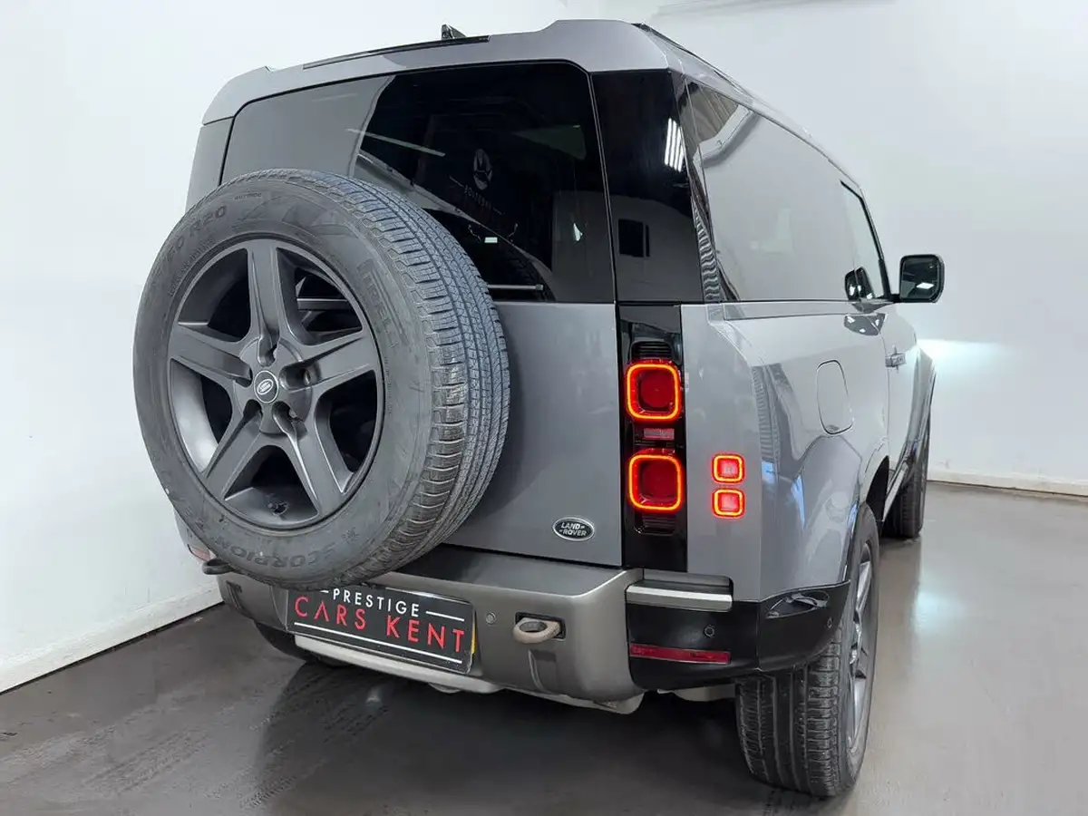 2021-land-rover-90-defender-20-p300-x-dynamic-se-big-13