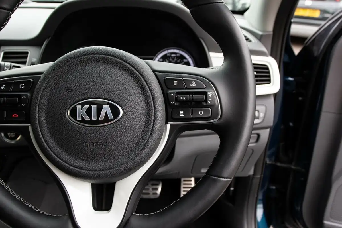 2017-kia-niro-16-gdi-first-edition-big-20