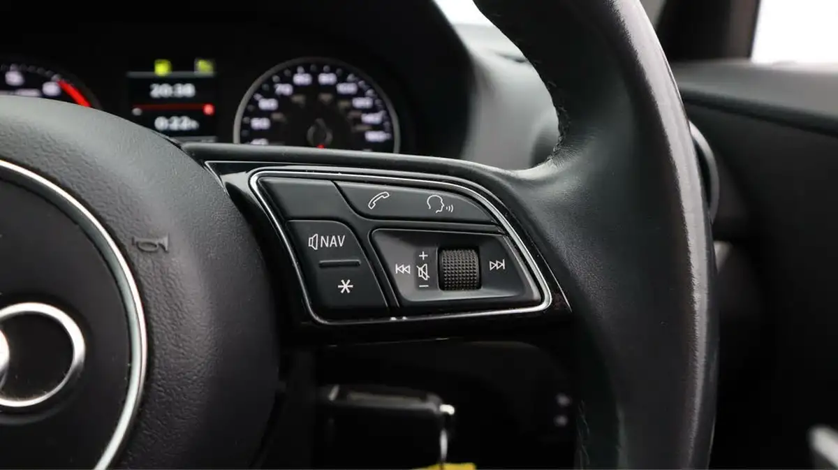 2021-audi-q2-10-30-tfsi-technik-big-23