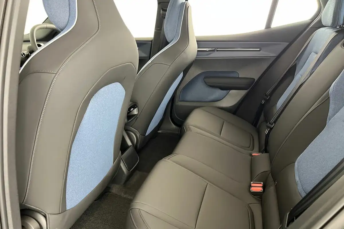 2024-volvo-ex30-e-single-motor-plus-extended-range-big-16