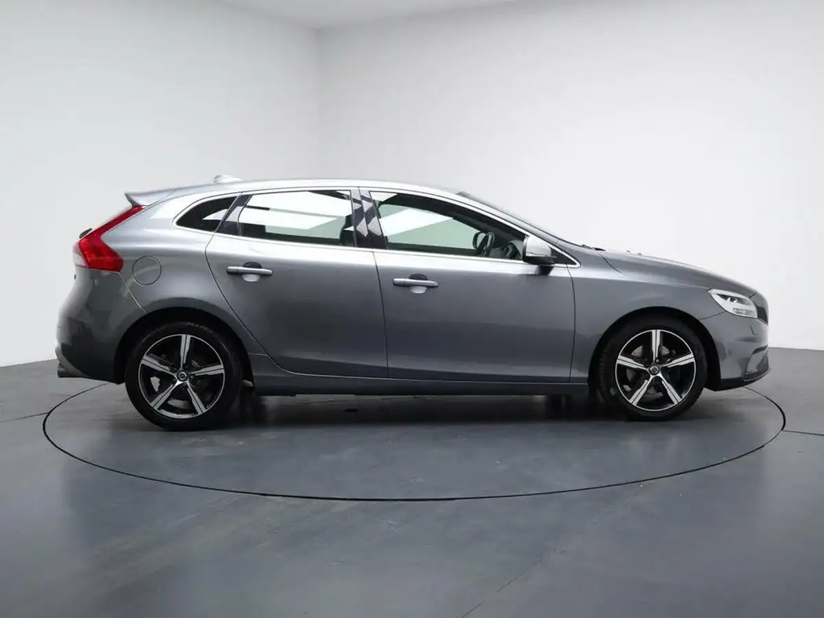 2018-volvo-v40-20-t3-r-design-nav-plus-big-13