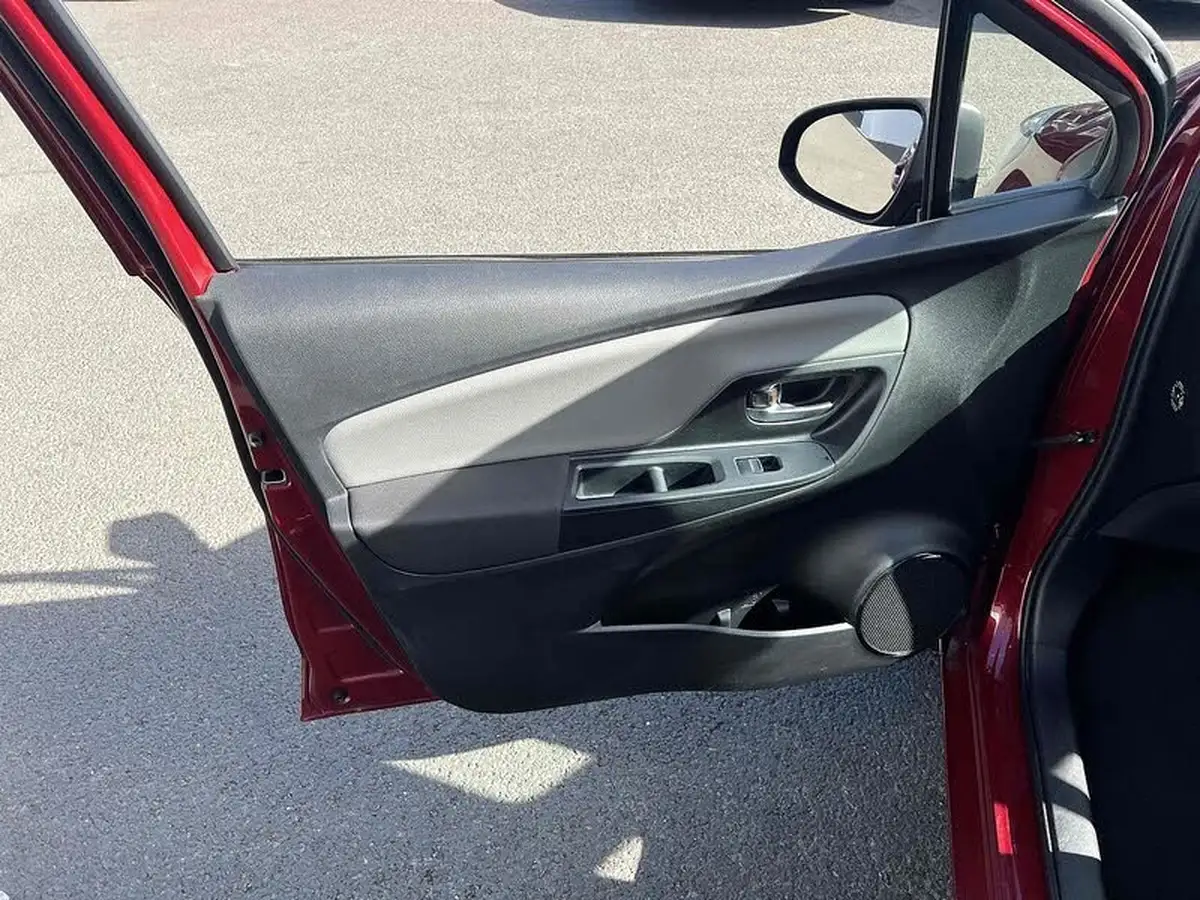 2019-toyota-yaris-15-vvt-i-icon-tech-111bhp-1496cc-big-17