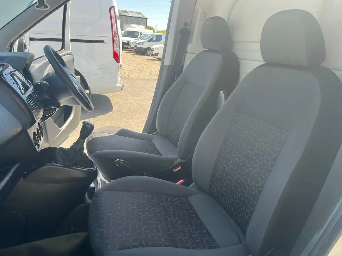 2017-fiat-doblo-cargo-13td-l1h1-sx-big-35