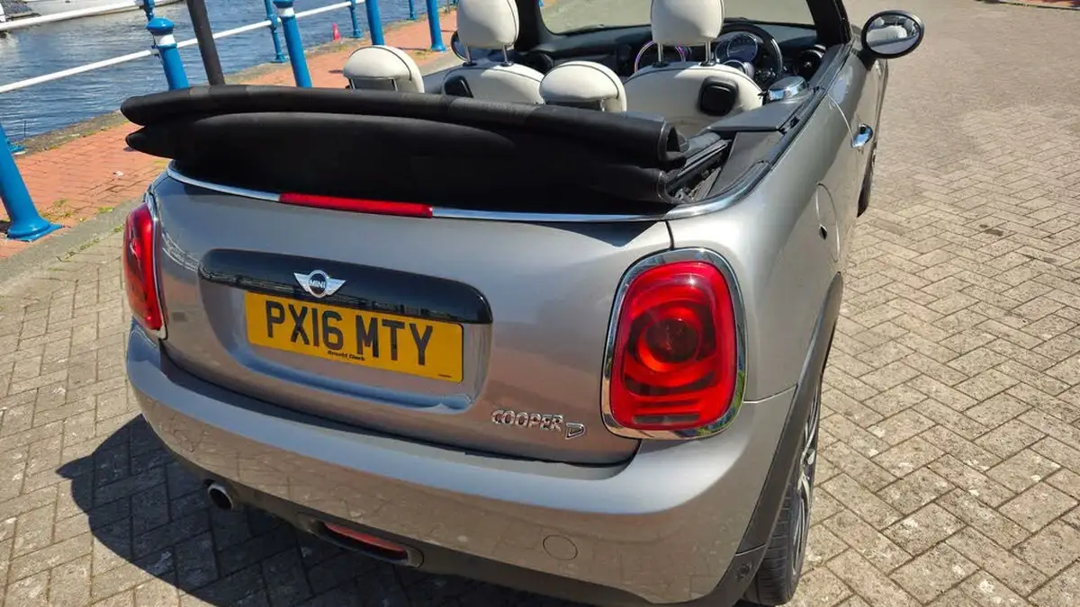 2016-mini-cooper-15td-cooper-d-ss-convertible-2d-big-5