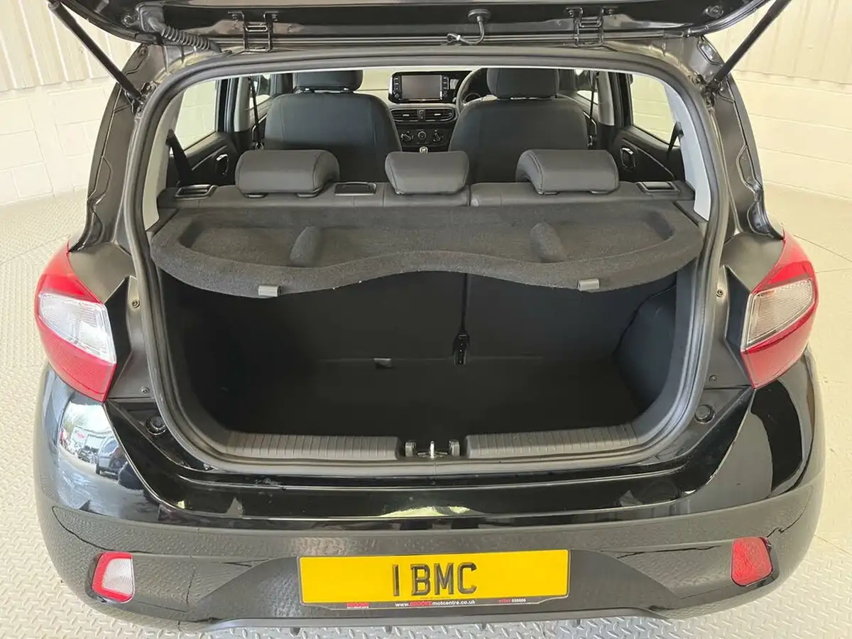 2021-hyundai-i10-10-se-connect-big-15