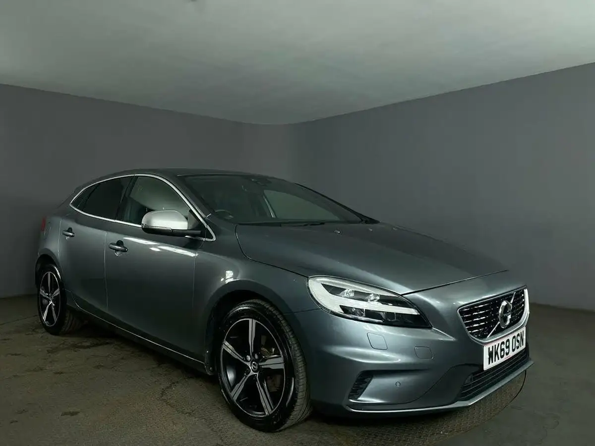 2019-volvo-v40-20td-d2-r-design-edition-big-8