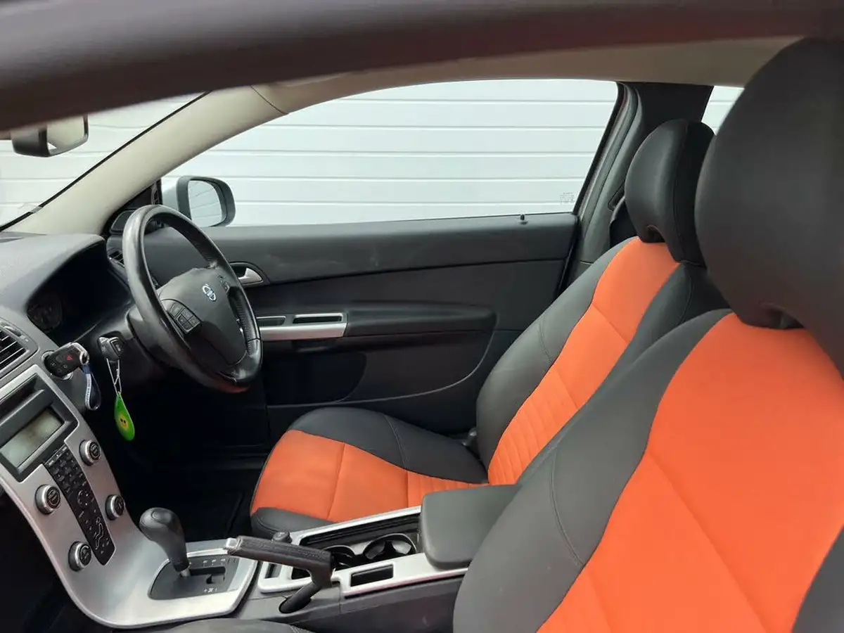 2010-volvo-c30-20td-se-hatchback-3d-powershift-big-4