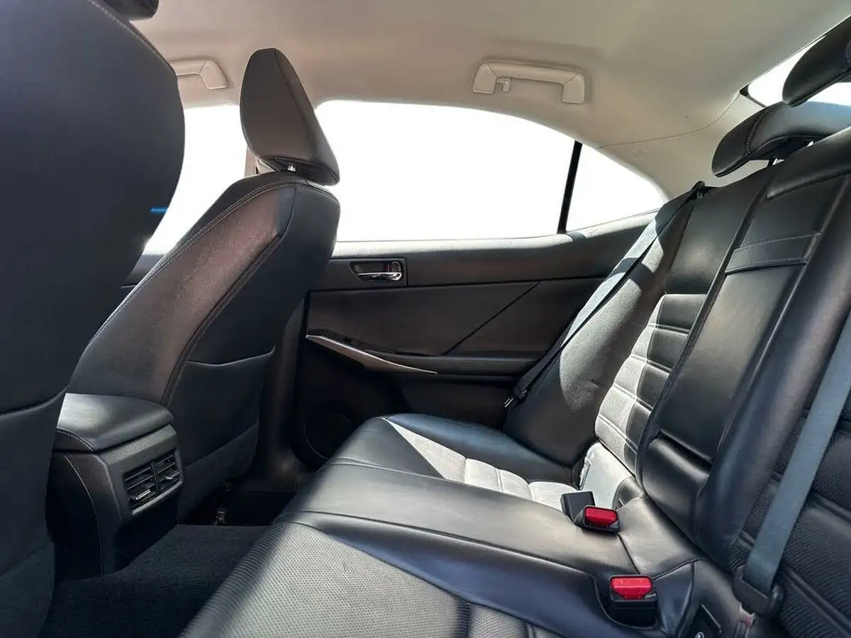2015-lexus-is-300h-25-executive-edition-big-16