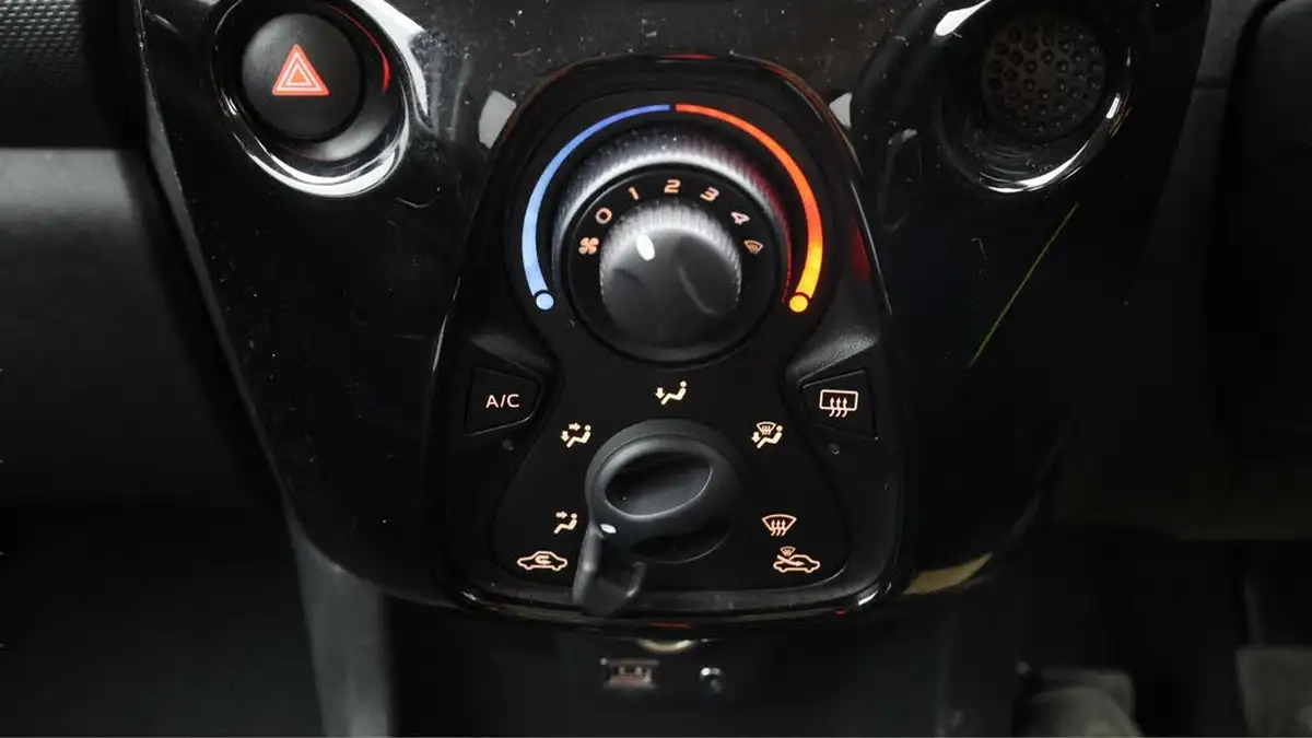 2020-citroen-c1-10-vti-flair-ss-5d-big-11
