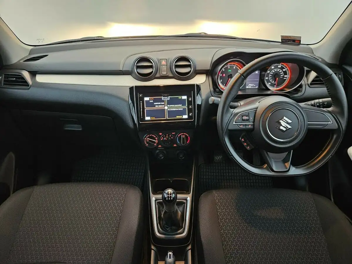 2019-suzuki-swift-12-dualjet-attitude-big-11