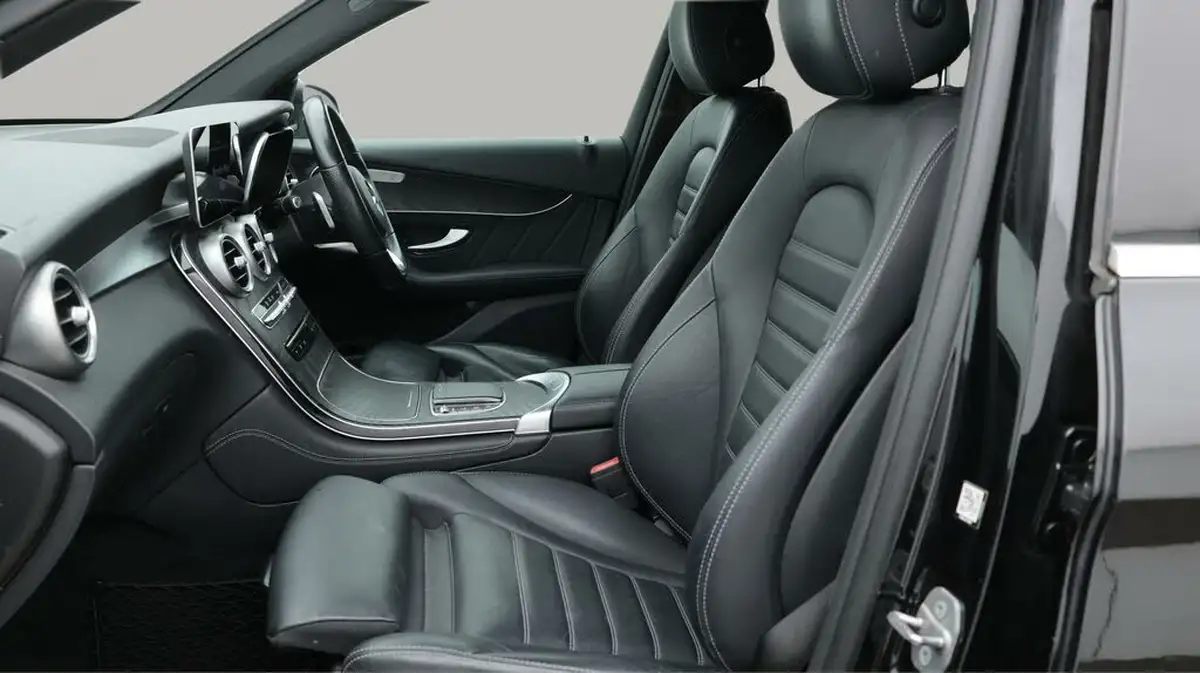 2020-mercedes-benz-glc-class-20d-glc300d-amg-line-premium-station-wagon-5d-big-14