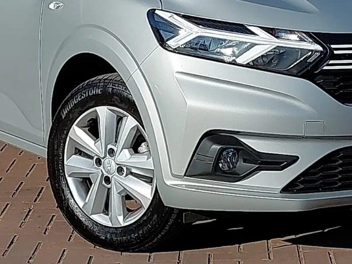 2023-dacia-sandero-10-tce-expression-90bhp-big-8