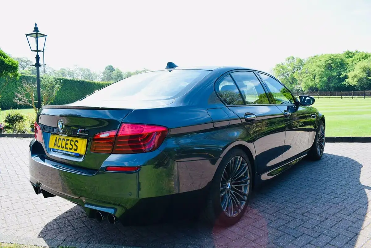 2014-bmw-5-series-44-m5-big-7