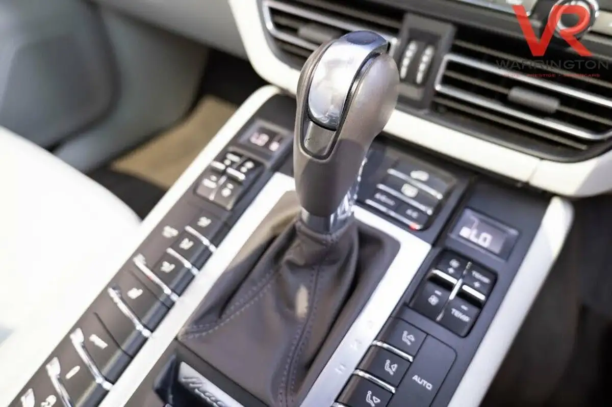 2020-porsche-macan-29-v6-gts-big-33