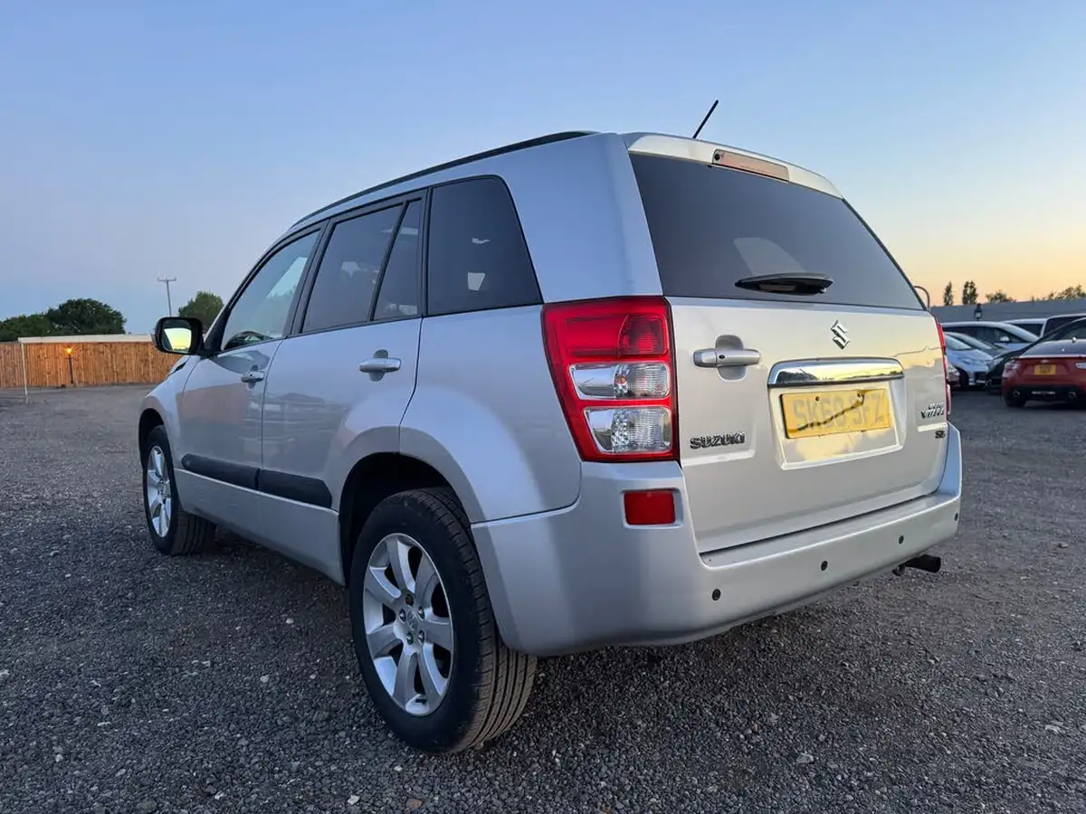 2010-suzuki-grand-vitara-big-7