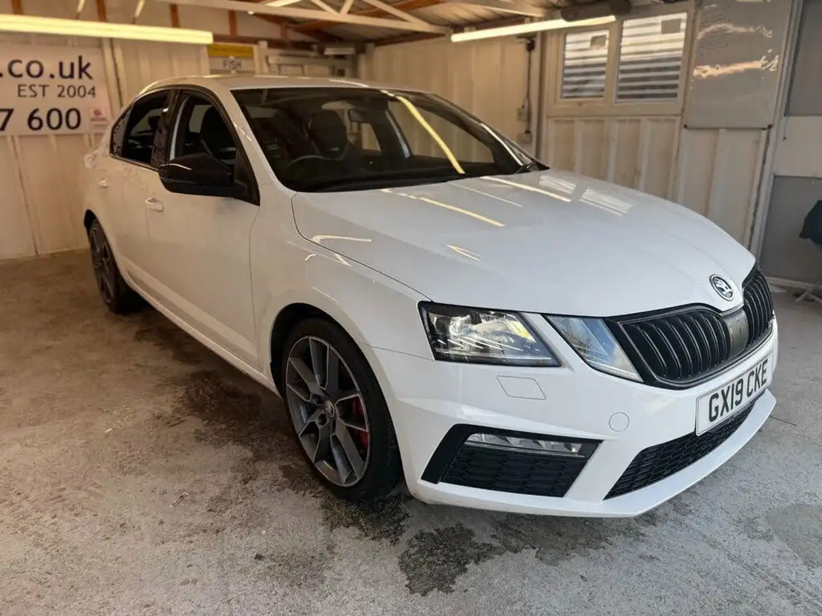 2019-skoda-octavia-20-tsi-vrs-hatchback-big-3