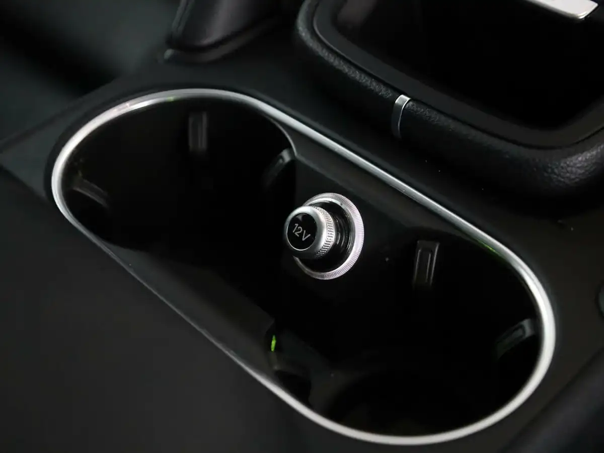 2025-porsche-macan-e-4-electric-big-24